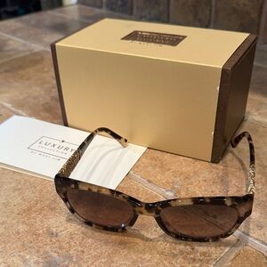 Maui Jim MONSTERA LEAF MJ
747-21B Cat Eye Havana Sunglasses
Brown Polarized $419